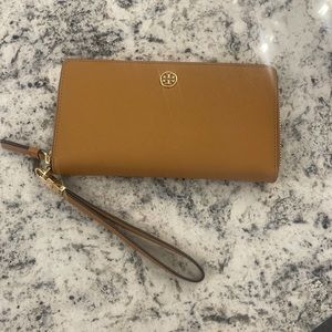 Tory Burch Robinson Zip Continental Wallet- Brown